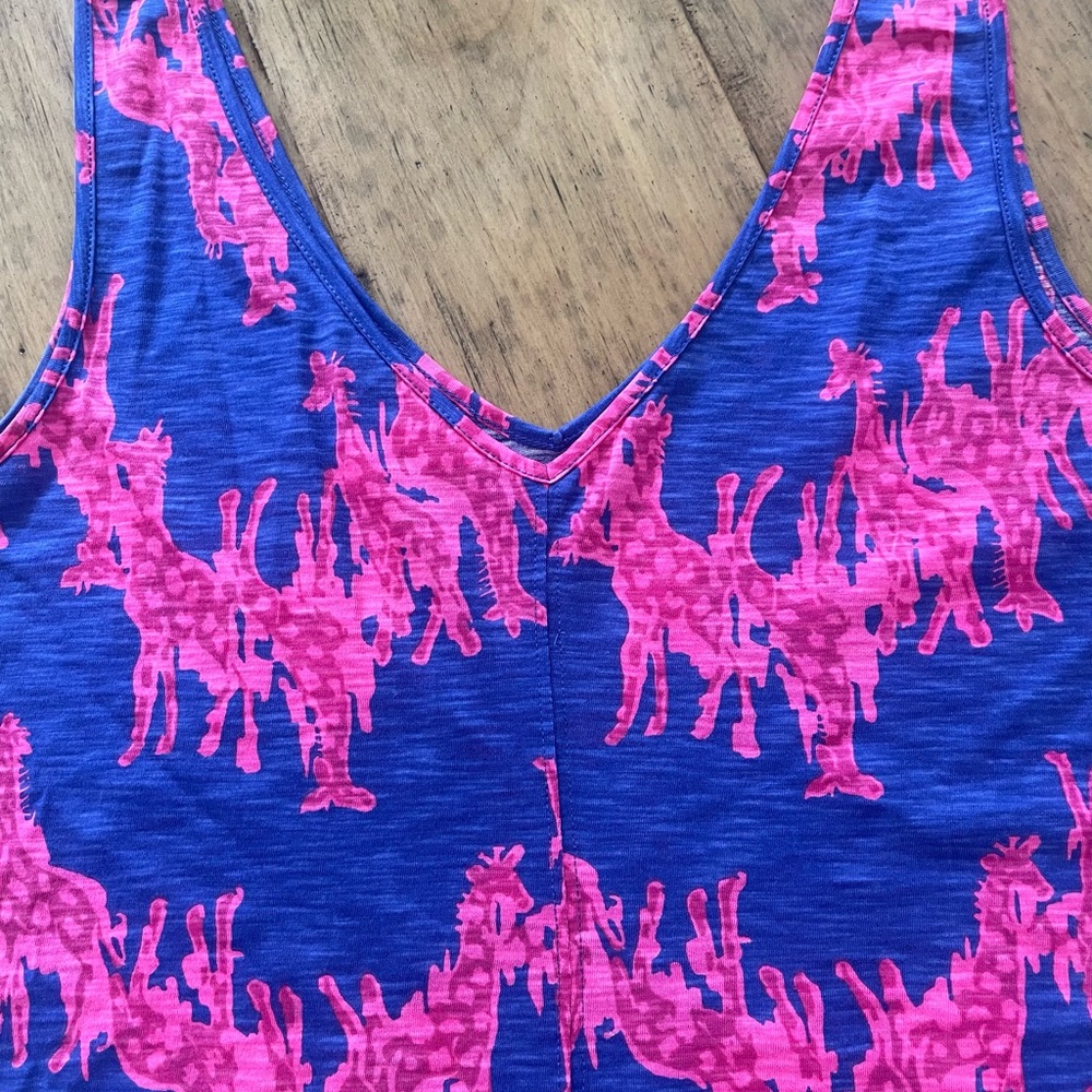 Lilly Pulitzer Pink and Blue giraffe Patterned tank Top small 100 % cotton small